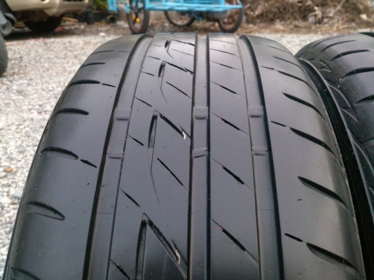ขายยางBridcestone Ecopia EP200  205/55R16 ยางสัปดาห์ที่29ปี13 ดอกยางสดนิ่มลึกเท่ากันไม่มีปะไม่กินข้างดอกเต็ม(สภาพยาง95\%) จำนวน 1 ชุด