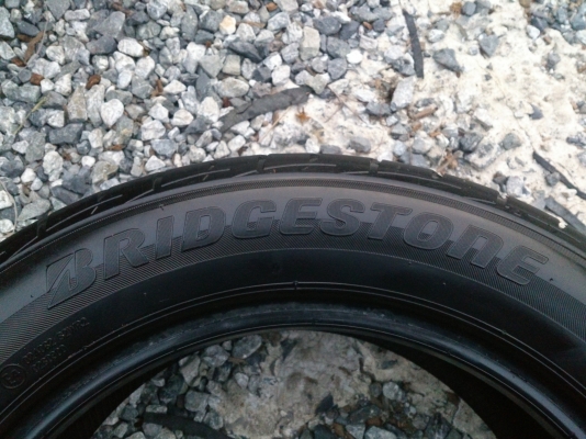 ขายยางBridcestone Ecopia EP200  205/55R16 ยางสัปดาห์ที่29ปี13 ดอกยางสดนิ่มลึกเท่ากันไม่มีปะไม่กินข้างดอกเต็ม(สภาพยาง95\%) จำนวน 1 ชุด