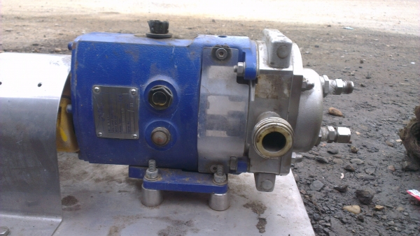 Sell> ขายปั้มน้ำ ใช้มอเตอร์เกียร์ ปั้มของอังกฤษ ฐานเป็นอลูมิเนียม เครื่องยังสวยอยู่เลยครับ