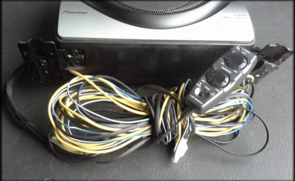 Sub Box Pioneer TS-WX210A ดอก 8" มือสองญี่ปุ่น Sub Box Pioneer TS-WX210A ดอก 8" มือสองญี่ปุ่น