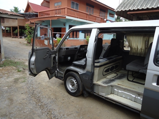 รถตู้ ninsan caravan ปี 97 เครื่องดี พวงมาลัยเพาเวอร์ ประหยัด แก็ส LPG ลงเล่มแล้ว เครื่องยนต์ ดี อัตราเร่งดี วิ่งทางไกลสบาย รถตู้ ninsan caravan ปี 97 เครื่องดี พวงมาลัยเพาเวอร์ ประหยัด แก็ส LPG ลงเล่มแล้ว เครื่องยนต์ ดี อัตราเร่งดี วิ่งทางไกลสบาย