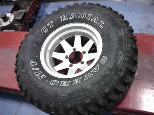 ขายยาง mud  achiless 33x12.5x15 ยางใหม่ ปี 13  ถูกกว่ายางมือสอง  เหลือไม่เยอะแล้วครับ ส่งได้ทั่วประเทศ