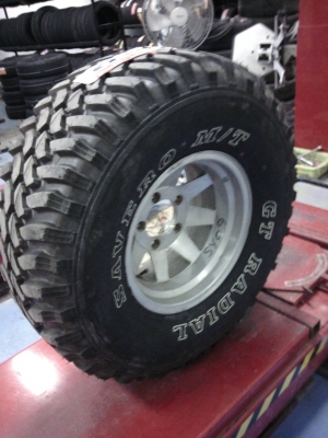 ขายยาง mud  achiless 33x12.5x15 ยางใหม่ ปี 13  ถูกกว่ายางมือสอง  เหลือไม่เยอะแล้วครับ ส่งได้ทั่วประเทศ