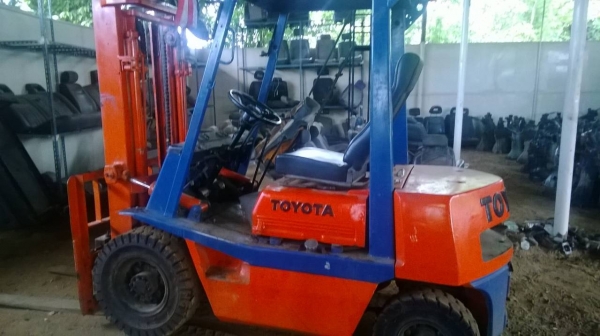 ขายรถโฟล์คลิฟ Toyota 2.5 สภาพพร้อมไช้ เครือง 2j