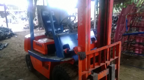 ขายรถโฟล์คลิฟ Toyota 2.5 สภาพพร้อมไช้ เครือง 2j