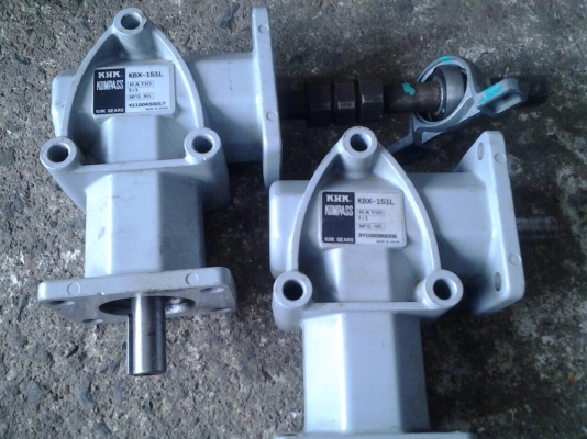 ขายหัวเกียร์หลบมุม KHK made in Japan อัตราทด 1:1 ขนาดเพลา 15 mm. ทั้ง2ข้าง หมุนนิ่ม มี 2 ตัวครับ