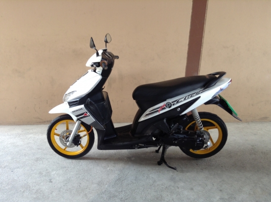 ขาย!!! ฮอนด้าคลิ๊ก รุ่นท็อปล้อแม็ก สภาพสวย ปี50 รถเครื่องดีคับ ทะเบียนครบ ภาษีไม่หมด