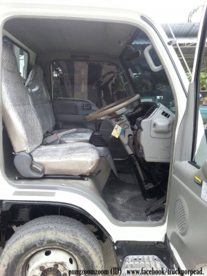 SUZU กระบะไม้ 4 ล้อกลาง สีขาว