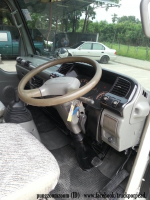 SUZU กระบะไม้ 4 ล้อกลาง สีขาว