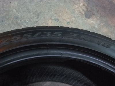 ยาง Pirelli 255/35/18 ปี 10