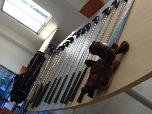 ด่วนคะ ของเจ้านายหนูเอง ขายไม่กอล์ฟ ชุดใหญ่ 2 ชุด อุปกรณ์ ชุดใหญ่ ครบชุด ชุด ไม้กอล์ฟ 1ชุดใหญ่ ราคา 58000 บาท ถุงกอล์ฟ ราคา 4500 บาท หัวไม้ 1 ราคา 8000 บาท พัดเตอร2 ชุด 12000 บาท รองเท้ากอล์ฟ เบอร์ 42 ราคา4200 บาท ทั้งหมด มูลค่ารวม 80000 บาท สภาพ 95 เปอร์