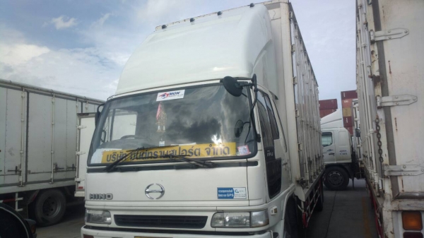 ขายหกล้อตู้สิบบาน 6 คันครับ FF1J'45-46(4คัน) + NISSAN UD'48 (2คัน) ขายหกล้อตู้สิบบาน 6 คันครับ FF1J'45-46(4คัน) + NISSAN UD'48 (2คัน)