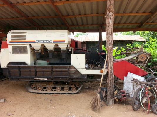 ขายรถเกี่ยวข้าวเล็กYANMAR รองกระสอบ หน้ากว้าง2.20เมตร เครื่องYAN่MAR 25แรง เครื่องดี ช่วงล่างดี เลี้ยวซ้าย ขวา เดินหน้า ถอยหลังได้สบาย สนใจโทร090-8588220คุณนะ หรือ www.truck.in.th/498