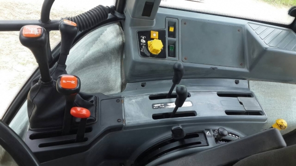 ขาย FORD NEWHOLLAND 7840