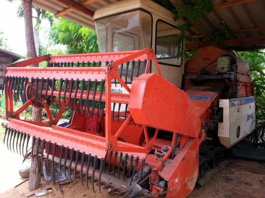 ขายรถเกี่ยวข้าวเล็กKUBOTA รองกระสอบ หน้ากว้าง2.20เมตร เครื่องKUBOTA 24แรง เครื่องดี ช่วงล่างดี เลี้ยวซ้าย ขวา เดินหน้า ถอยหลังได้สบาย สนใจโทร090-8588220คุณนะ หรือ www.truck.in.th/498