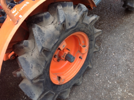 ขายถูกรถไถคูโบต้า B5001 พร้อมโรตารี่เก่านอก ขายถูกรถไถคูโบต้า B5001 พร้อมโรตารี่เก่านอก