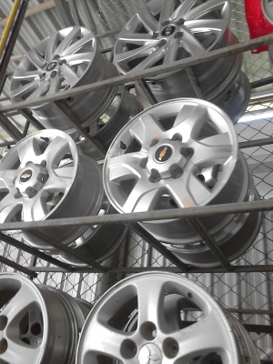 แม๊ก เชฟโรเร็ต ISUZU  ขนาด 6 รู ขอบ 16  ขายเป็นชุด 4 วง TEL.081-427-3941