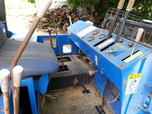 ขายรถเกี่ยวข้าวเล็ก หน้ากว้าง2.20เมตร ใช้ได้สองระบบ อุ้ม800kgและปรับเป็นรองกระสอบได้ เครื่องHINO เครื่องดี ช่วงล่างดี สนใจโทร090-8588220คุณนะ หรือ www.truck.in.th/498