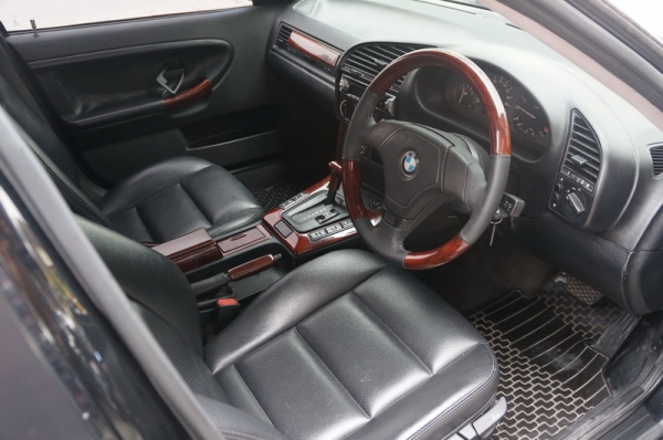 ขายสด BMW E36 318i ปี 1995 นกแก้ว เครื่องเดิมๆ ล้อ MAX พวงมาลัยพาวเวอร์ กระจกไฟฟ้าใช้งานได้ทุกบาน แอร์เย็นๆ ภายในสภาพสวย สีสวย รภพร้อมใช้งาน เอกสารชัดเจน พร้อมโอน ขายสด BMW E36 318i ปี 1995 นกแก้ว เครื่องเดิมๆ ล้อ MAX พวงมาลัยพาวเวอร์ กระจกไฟฟ้าใช้งานได้ทุกบาน แอร์เย็นๆ ภายในสภาพสวย สีสวย รภพร้อมใช้งาน เอกสารชัดเจน พร้อมโอน