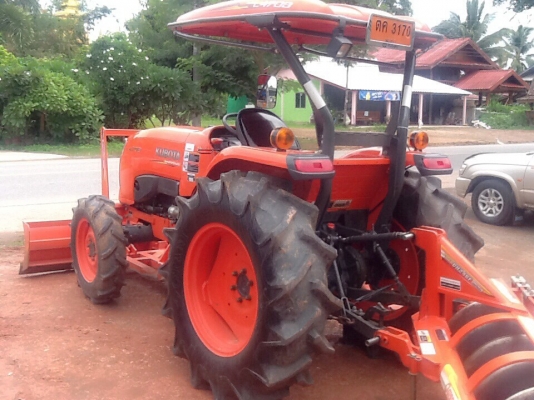 ขายครับรถไถคูโบต้าเดิมๆรถออกเมื่อวันที่1-7-56รุ่นL4708อุปกรณ์ครบ