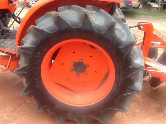 ขายครับรถไถคูโบต้าเดิมๆรถออกเมื่อวันที่1-7-56รุ่นL4708อุปกรณ์ครบ