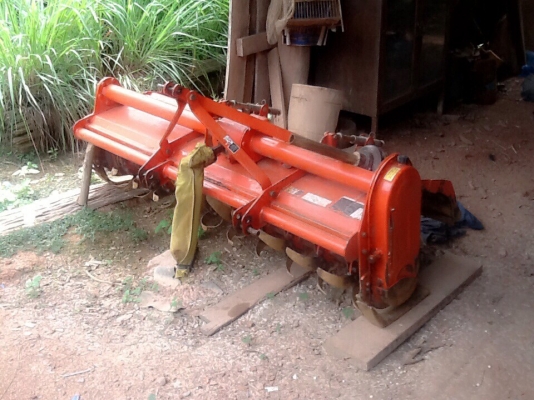 ขายครับรถไถคูโบต้าเดิมๆรถออกเมื่อวันที่1-7-56รุ่นL4708อุปกรณ์ครบ