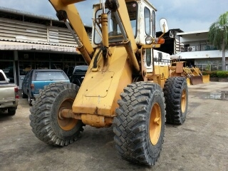 รถตักล้อยาง  510-15345  สภาพสวย นำเข้าจากญี่ปุ่น ถึงไทยแล้ว รถจอดอยู่ที่ C.S. Motor หลักสี่ โทร. 081-373-0559