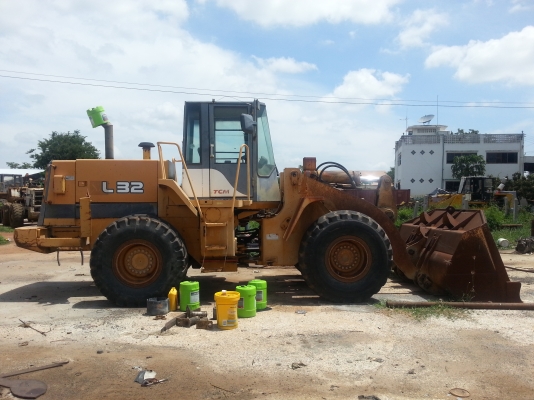 ขายรถตัก TCM L32