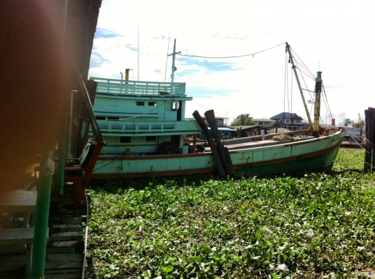 ขายเรือยาว 12 วา กว้าง 6 เมตร สภาพพร้อมใช้งาน