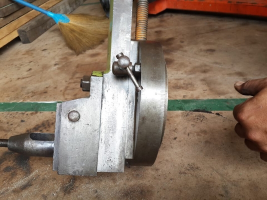 ขายครับขายสไลด์ป้อมมีด(ของเครื่องไส ญี่ปุ่น) เหมาะเอาไปดัดแปลงเผื่อใช้งานได้หลายหลาก เช่น จับบนแท่นกลึงเผื่อกลึงแบบเยื้องศูนย์ ใส่บนแท่นมิลลิ่ง เผื่อแบ่งองศา และเพิ่มแกนสไลด์อีก 1 แกน ยึดกับเท่นเจาะสไลด์ได้ 1 แกน ฯลฯ พลิกแพลงกันไปครับ 6000 บาท 0814583376