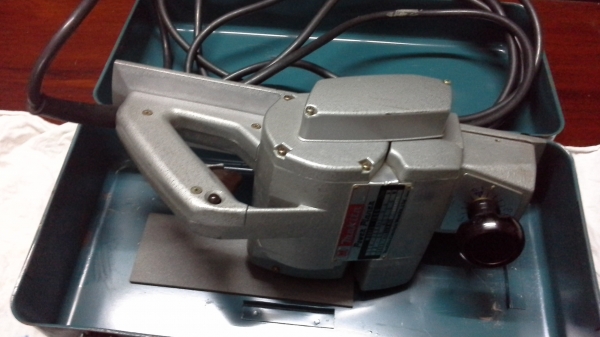 ขายกบไฟฟ้าmakita no.1600 แถมใบกบ1ชุดใหม่ในแผงพลาสติด