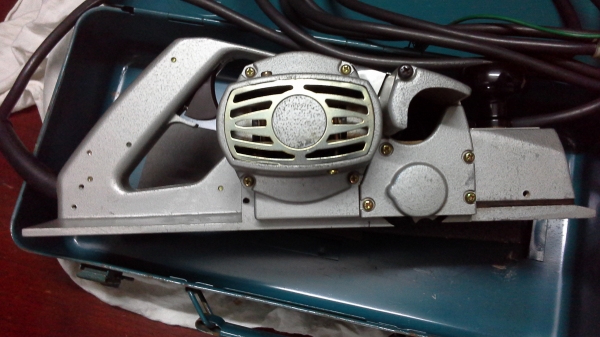 ขายกบไฟฟ้าmakita no.1600 แถมใบกบ1ชุดใหม่ในแผงพลาสติด