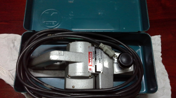 ขายกบไฟฟ้าmakita no.1600 แถมใบกบ1ชุดใหม่ในแผงพลาสติด