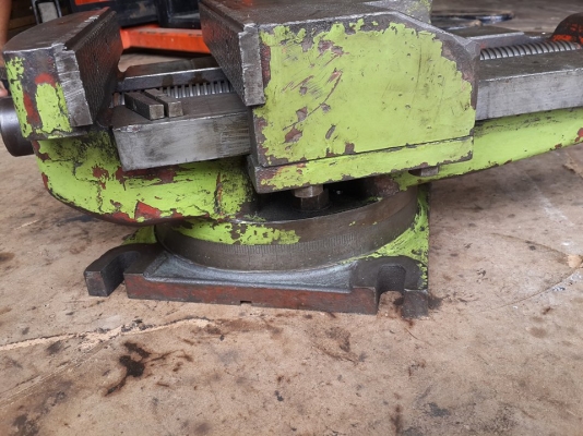 ขายครับขายปากกาจับชิ้นงานฐานหมุนองศาได้ (ถอดออกจากเครื่องไสญี่ปุ่น) หน้ากว้าง 14" สภาพตามรูป สวย แน่น 8000 บาท 0814583376 ช่างเอก มีบริการจัดส่งทั่วประเทศ