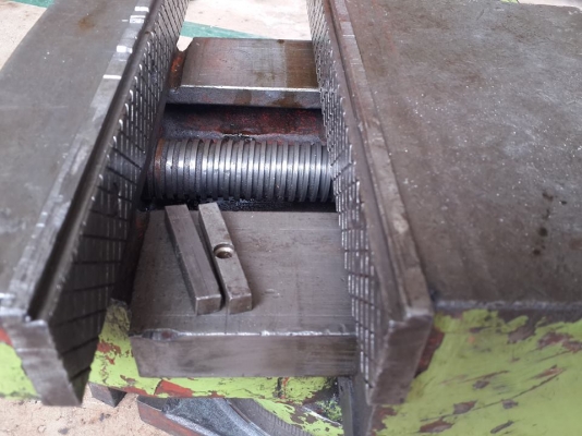 ขายครับขายปากกาจับชิ้นงานฐานหมุนองศาได้ (ถอดออกจากเครื่องไสญี่ปุ่น) หน้ากว้าง 14" สภาพตามรูป สวย แน่น 8000 บาท 0814583376 ช่างเอก มีบริการจัดส่งทั่วประเทศ