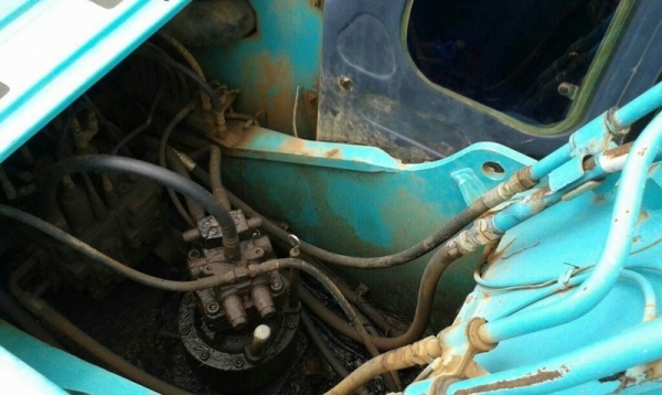 รถแบคโฮ KOBELCO  YN - 11  ( รถทำงาน 4,000 ซม. )  สนใจติดต่อ 081 - 6079515