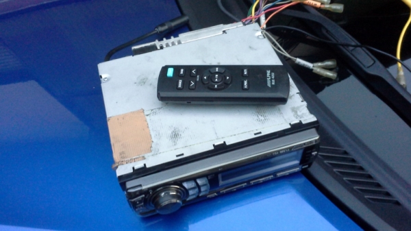 วิทยุ Alpine CDA-9857Ji เล่น CD  MP3  พร้อมรีโมทและสาย i-pod