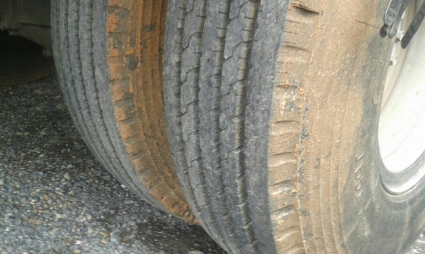 รถอีซูซุ  6 ล้อ รั้ว ( ไม่ดั้ม )  210 แรงม้า. ปี 56 ( รถวิ่ง 76,000 กม. )  ( ราคาลด เหลือ  320,000. )    สนใจติดต่อ 081 - 6079515