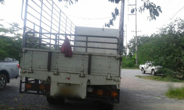 รถอีซูซุ  6 ล้อ รั้ว ( ไม่ดั้ม )  210 แรงม้า. ปี 56 ( รถวิ่ง 76,000 กม. )  ( ราคาลด เหลือ  320,000. )    สนใจติดต่อ 081 - 6079515