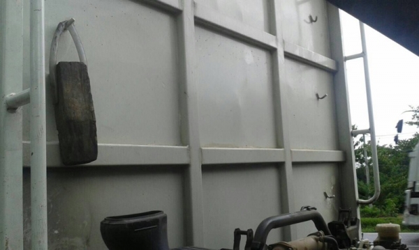 รถอีซูซุ  6 ล้อ รั้ว ( ไม่ดั้ม )  210 แรงม้า. ปี 56 ( รถวิ่ง 76,000 กม. )  ( ราคาลด เหลือ  320,000. )    สนใจติดต่อ 081 - 6079515