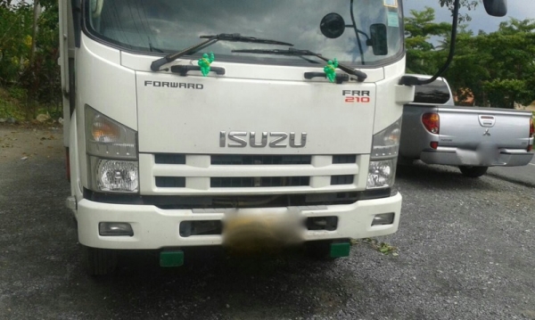 รถอีซูซุ  6 ล้อ รั้ว ( ไม่ดั้ม )  210 แรงม้า. ปี 56 ( รถวิ่ง 76,000 กม. )  ( ราคาลด เหลือ  320,000. )    สนใจติดต่อ 081 - 6079515