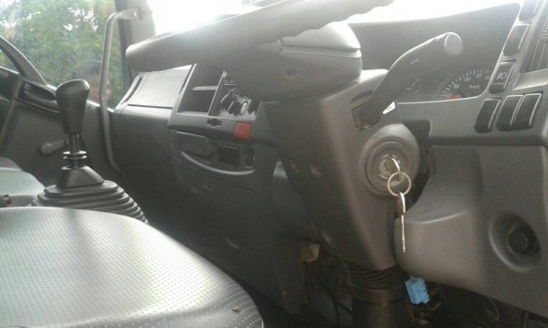 รถอีซูซุ  6 ล้อ รั้ว ( ไม่ดั้ม )  210 แรงม้า. ปี 56 ( รถวิ่ง 76,000 กม. )  ( ราคาลด เหลือ  320,000. )    สนใจติดต่อ 081 - 6079515