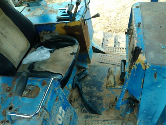 **390,000 บ.ต่อรอง**ขาย รถแทร็กเตอร์ BULLDOZER CATERPILLAR D4H ตีนไก่ เครื่องเดิม CAT3204 4สูบ 90HP เครื่องดีสตาร์ทติดง่าย แรงดี ปั้มดี แรง สป็อคเก็ตลอย ช่วงล่าง70\% แทร็กดีครบ โซ่ดี โรลเลอร์ครบ ใบดันดีไม่ผุ ทำงานดี สีสันพอใช้ บอดี้โดยรวมโอเคเลย รถใช้งานทำ **390,000 บ.ต่อรอง**ขาย รถแทร็กเตอร์ BULLDOZER CATERPILLAR D4H ตีนไก่ เครื่องเดิม CAT3204 4สูบ 90HP เครื่องดีสตาร์ทติดง่าย แรงดี ปั้มดี แรง สป็อคเก็ตลอย ช่วงล่าง70\% แทร็กดีครบ โซ่ดี โรลเลอร์ครบ ใบดันดีไม่ผุ ทำงานดี สีสันพอใช้ บอดี้โดยรวมโอเคเลย รถใช้งานทำ