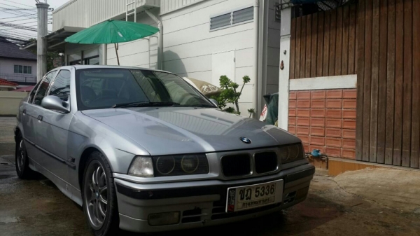 ขายด่วน Bmw318i เครื่อง1j VVTi 2500 cc. แก๊สLPG เกียร์ออโต้ พวงมาลัยพาวเวอร์ สวย