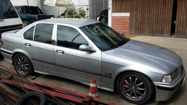 ขายด่วน Bmw318i เครื่อง1j VVTi 2500 cc. แก๊สLPG เกียร์ออโต้ พวงมาลัยพาวเวอร์ สวย