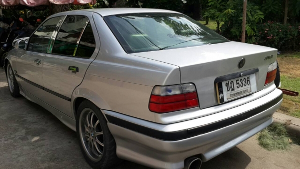 ขายด่วน Bmw318i เครื่อง1j VVTi 2500 cc. แก๊สLPG เกียร์ออโต้ พวงมาลัยพาวเวอร์ สวย