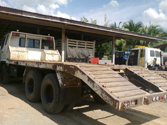 หางบรรทุกรถแบคโฮ ติด 10 ล้อ