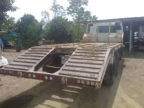 หางบรรทุกรถแบคโฮ ติด 10 ล้อ