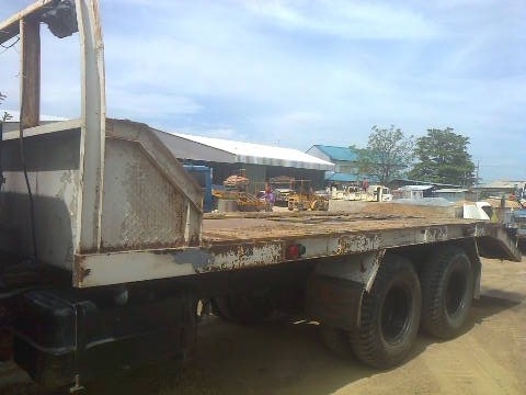 หางบรรทุกรถแบคโฮ ติด 10 ล้อ