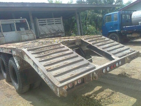 หางบรรทุกรถแบคโฮ ติด 10 ล้อ